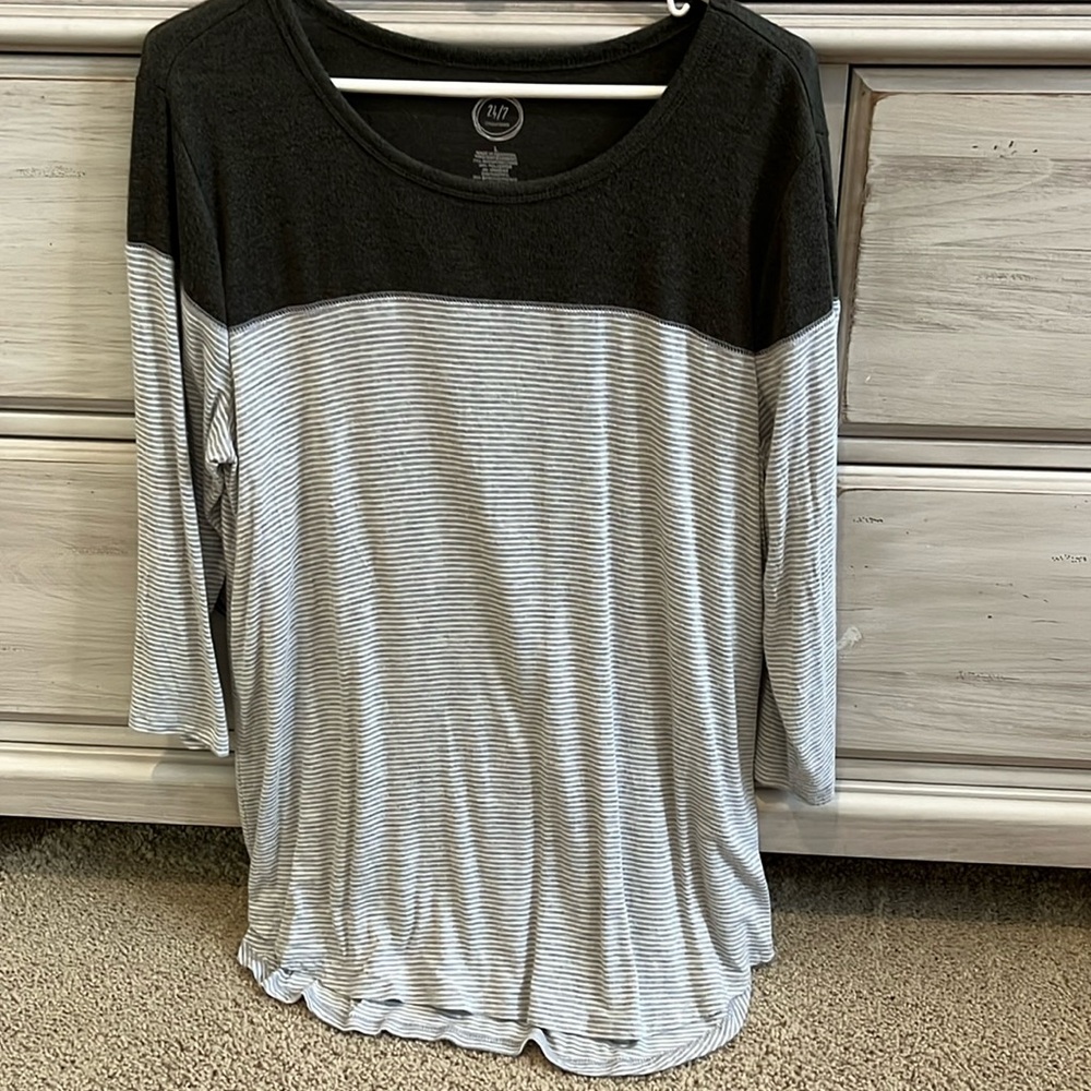 Women’s top. Olive green, gray and white